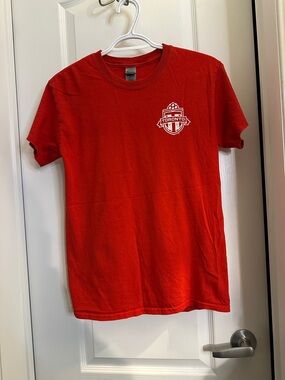 Toronto FC Crest Red Tee Morrow #2 men’s small